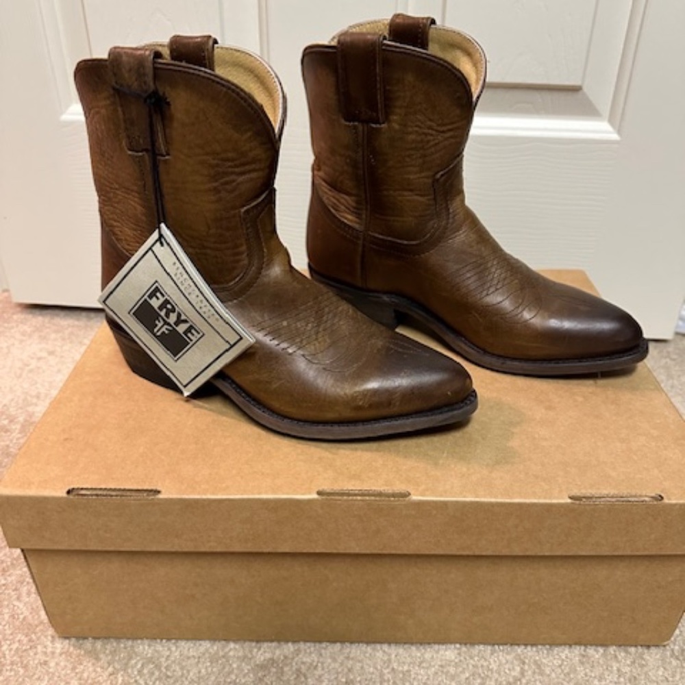NIB FRYE BILLY SHORT BROWN BOOTS SIZE 6.5